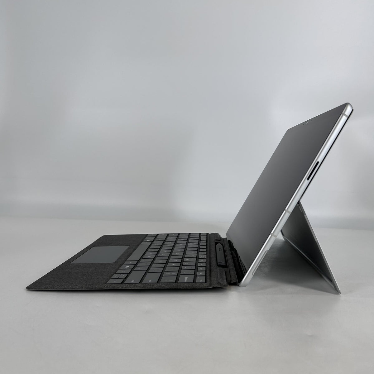 Microsoft Surface Pro 10 13 Silver Unlocked 2.1 GHz Intel Core Ultra 7 32GB RAM 512GB Solid State Drive