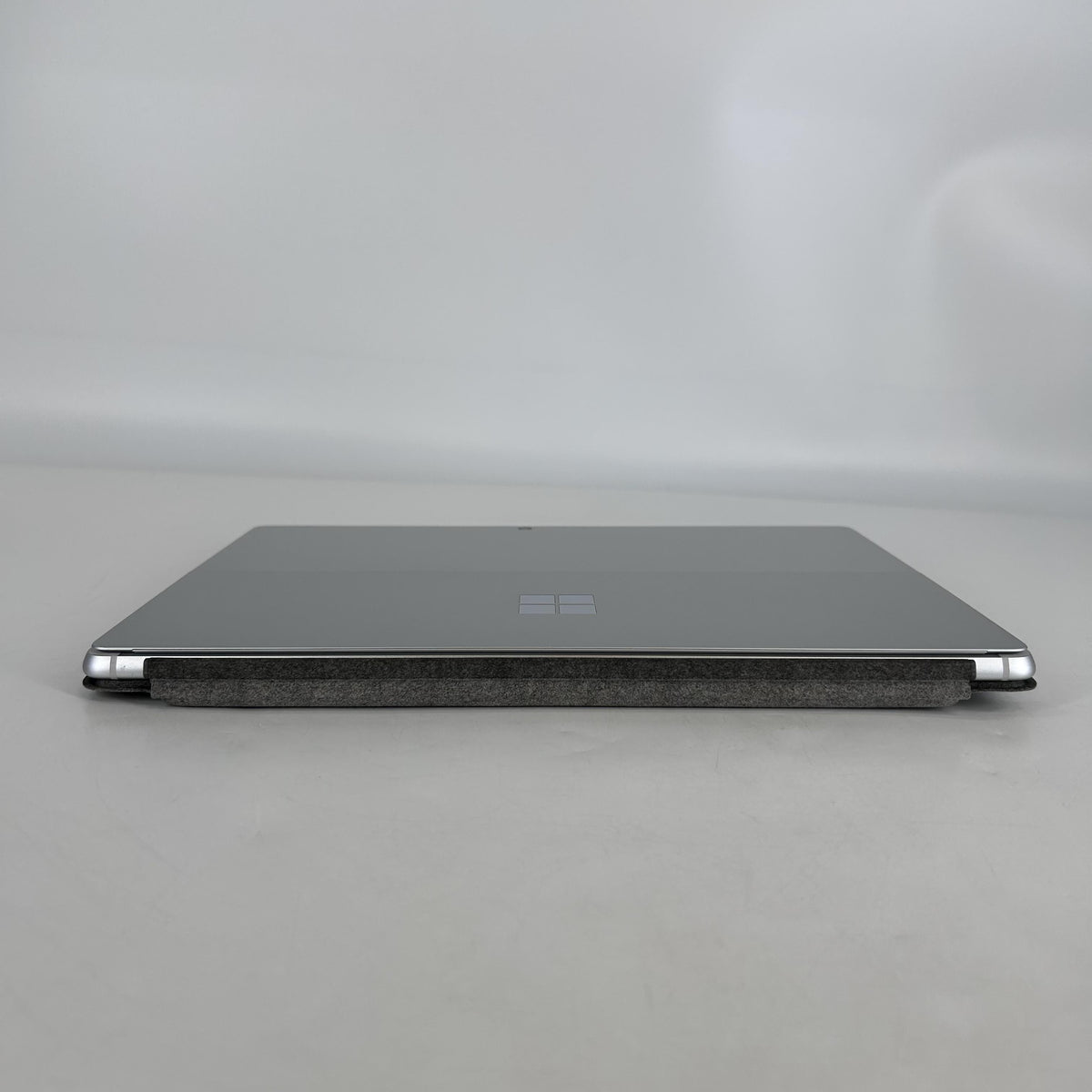 Microsoft Surface Pro 10 13 Silver Unlocked 2.1 GHz Intel Core Ultra 7 32GB RAM 512GB Solid State Drive