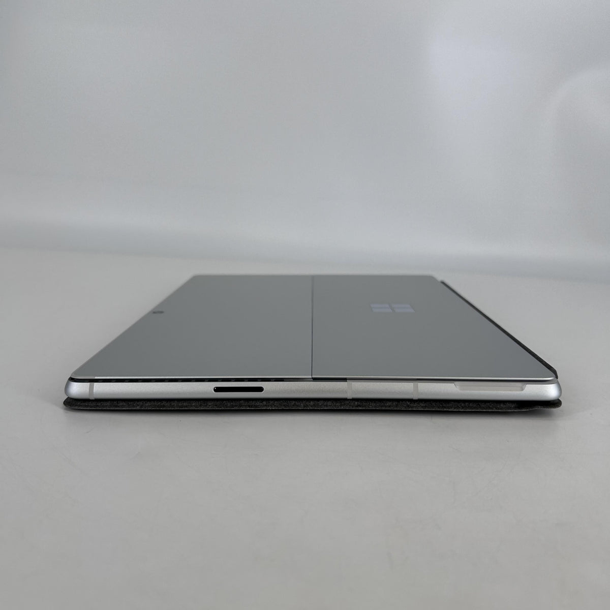 Microsoft Surface Pro 10 13 Silver Unlocked 2.1 GHz Intel Core Ultra 7 32GB RAM 512GB Solid State Drive
