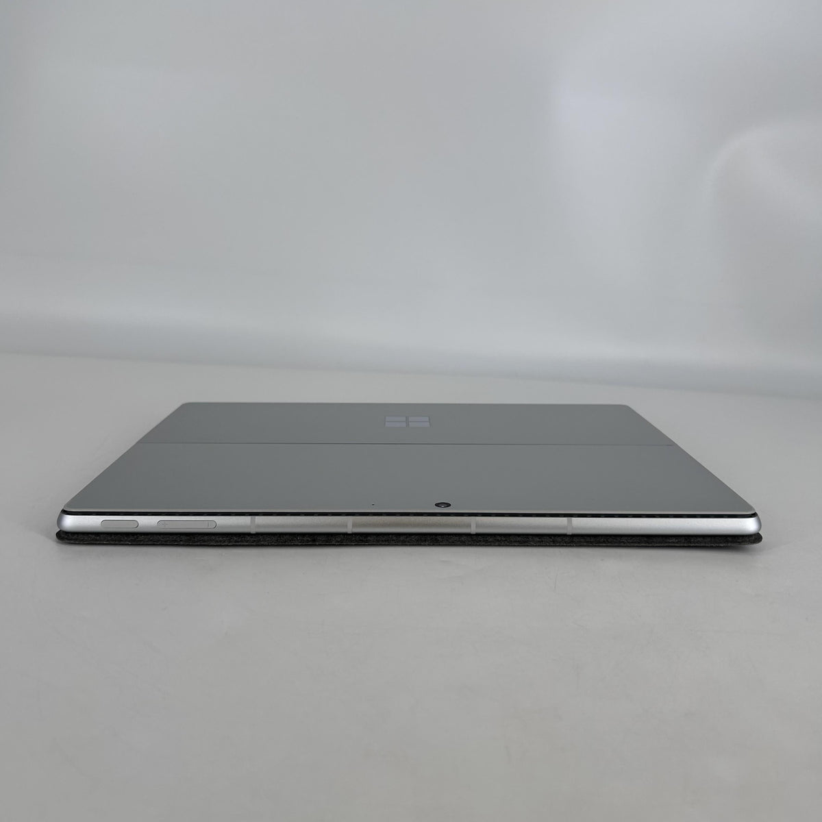 Microsoft Surface Pro 10 13 Silver Unlocked 2.1 GHz Intel Core Ultra 7 32GB RAM 512GB Solid State Drive