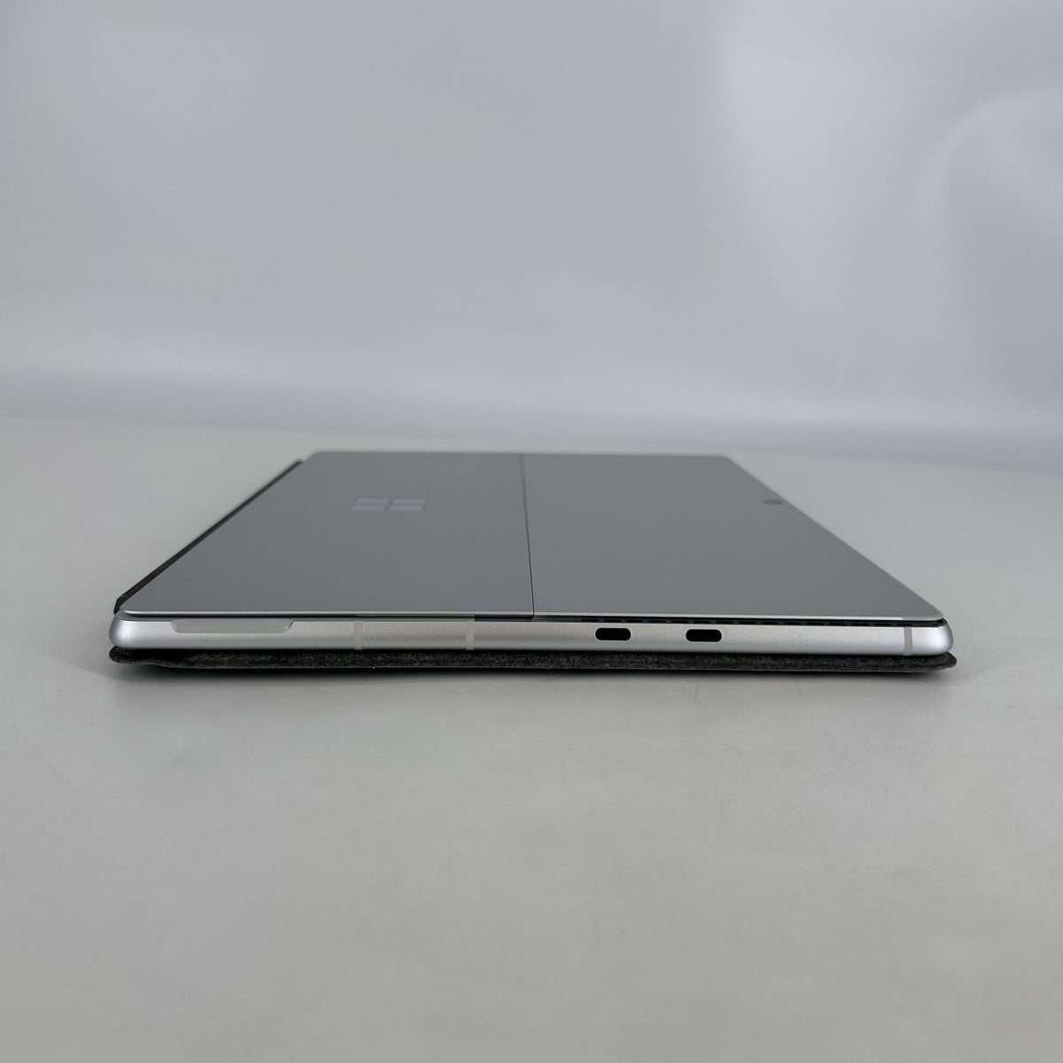 Microsoft Surface Pro 10 13 Silver Unlocked 2.1 GHz Intel Core Ultra 7 32GB RAM 512GB Solid State Drive