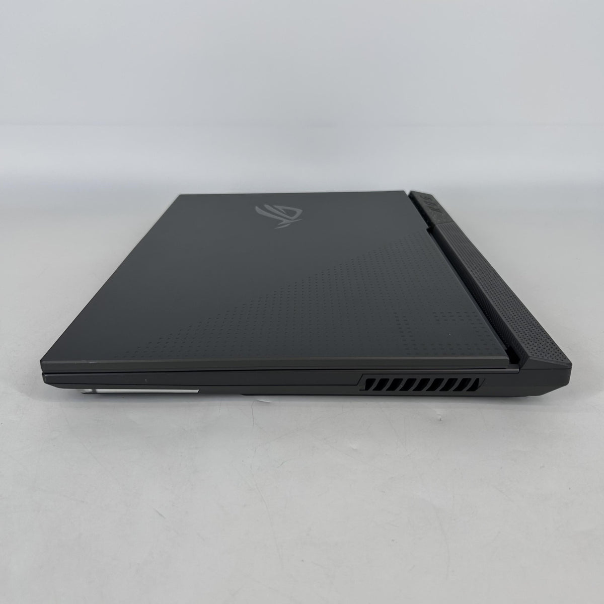 Asus ROG Strix G17 G713 17.3 Black 3.0 GHz AMD Ryzen 9 7845HX 16GB RAM 1TB Solid State Drive NVIDIA GeForce RTX 4060 8 GB