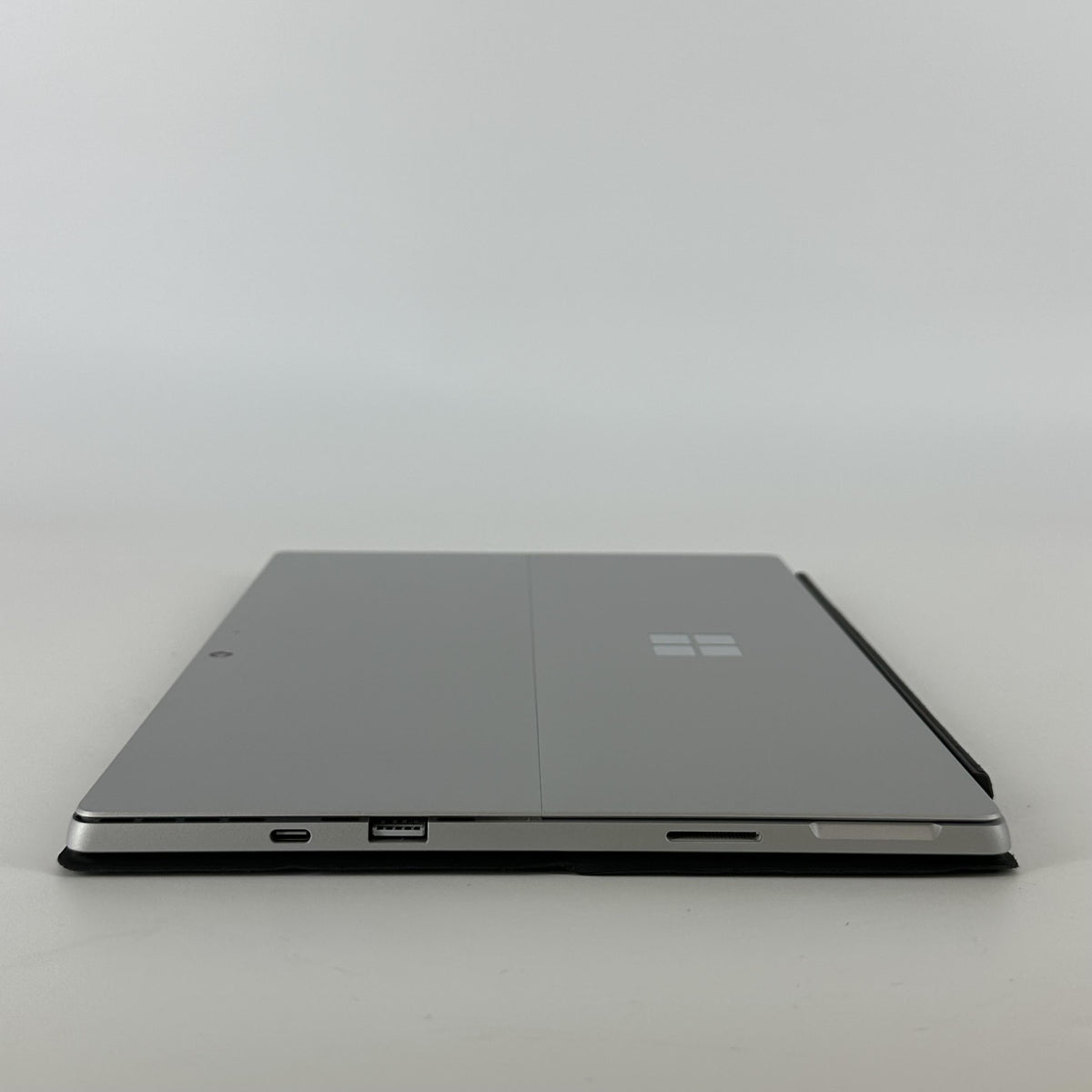 Microsoft Surface Pro 7 Plus 12.3 Silver WiFi 2.4 GHz Intel Core i5 11th Gen. 8GB RAM 128GB Solid State Drive
