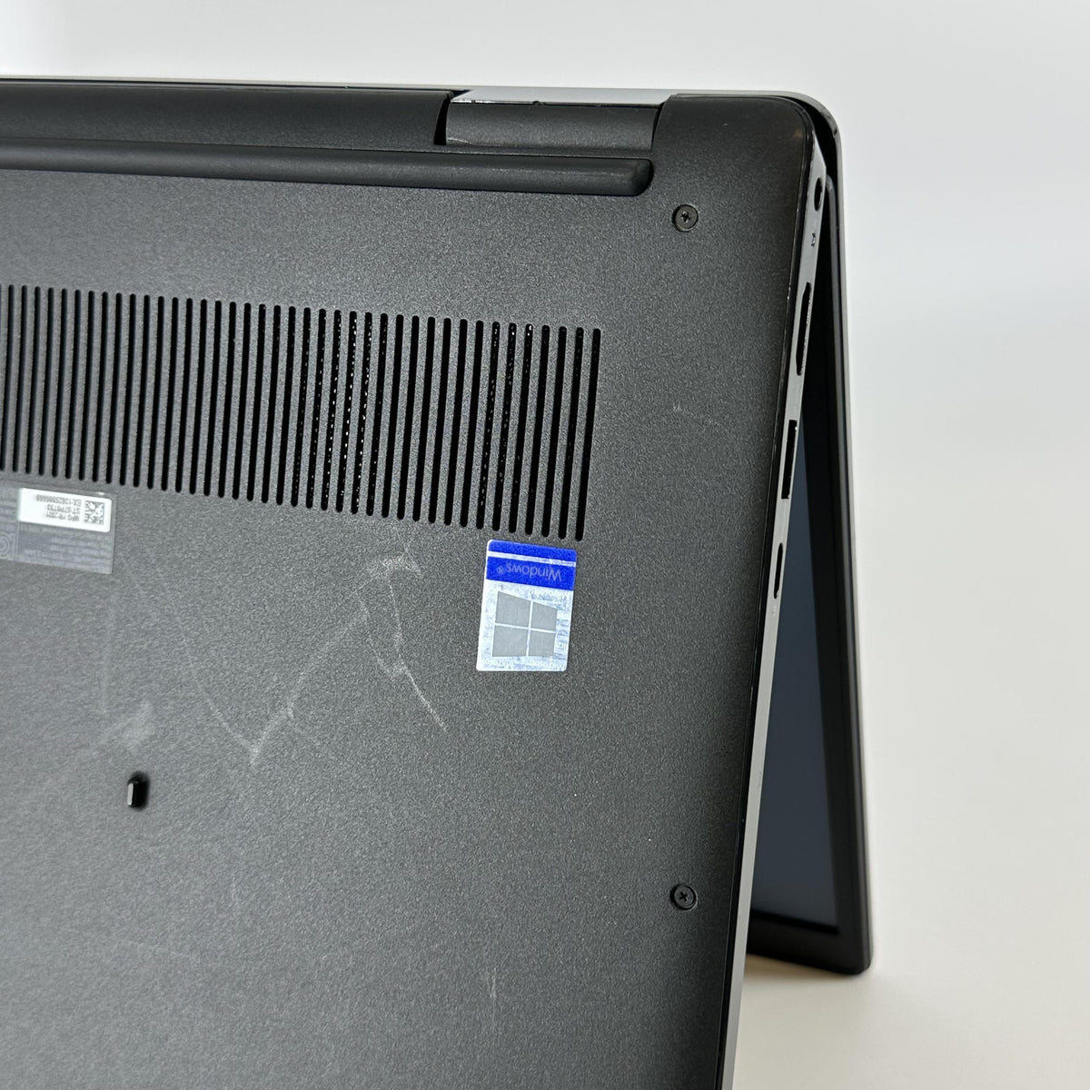 Dell Latitude 3520 15.6 Gray 2.4 GHz Intel Core i5 11th Gen. 8GB RAM 256GB Solid State Drive