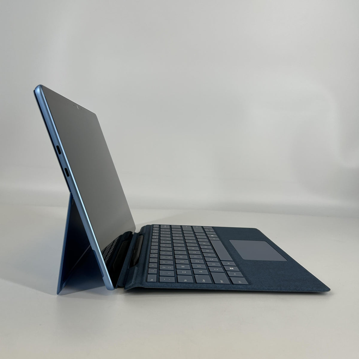 Microsoft Surface Pro 11 13 Blue WiFi 3.4 GHz Qualcomm Snapdragon X Plus 16GB RAM 512GB Solid State Drive