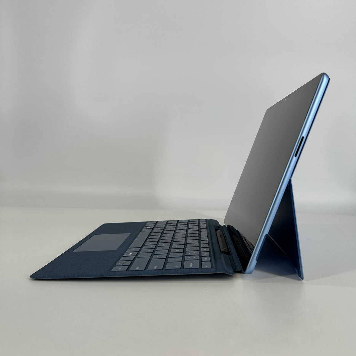 Microsoft Surface Pro 11 13 Blue WiFi 3.4 GHz Qualcomm Snapdragon X Plus 16GB RAM 512GB Solid State Drive