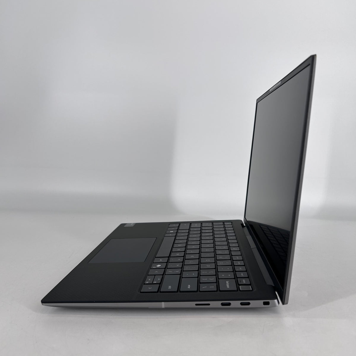 Precision 5490 14 Gray 3.8 GHz Intel Core Ultra 7 32GB RAM 1TB Solid State Drive NVIDIA RTX 1000 Ada 6 GB