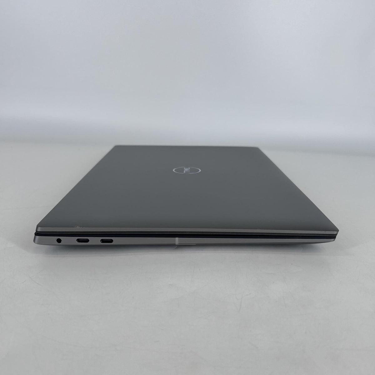 Precision 5490 14 Gray 3.8 GHz Intel Core Ultra 7 32GB RAM 1TB Solid State Drive NVIDIA RTX 1000 Ada 6 GB