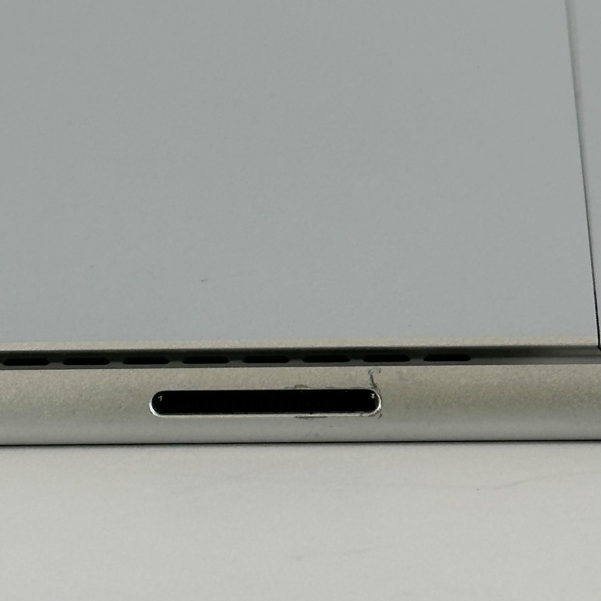 Microsoft Surface Pro 9 13 Silver WiFi 2.5 GHz Intel Core i5 12th Gen. 8GB RAM 256GB Solid State Drive