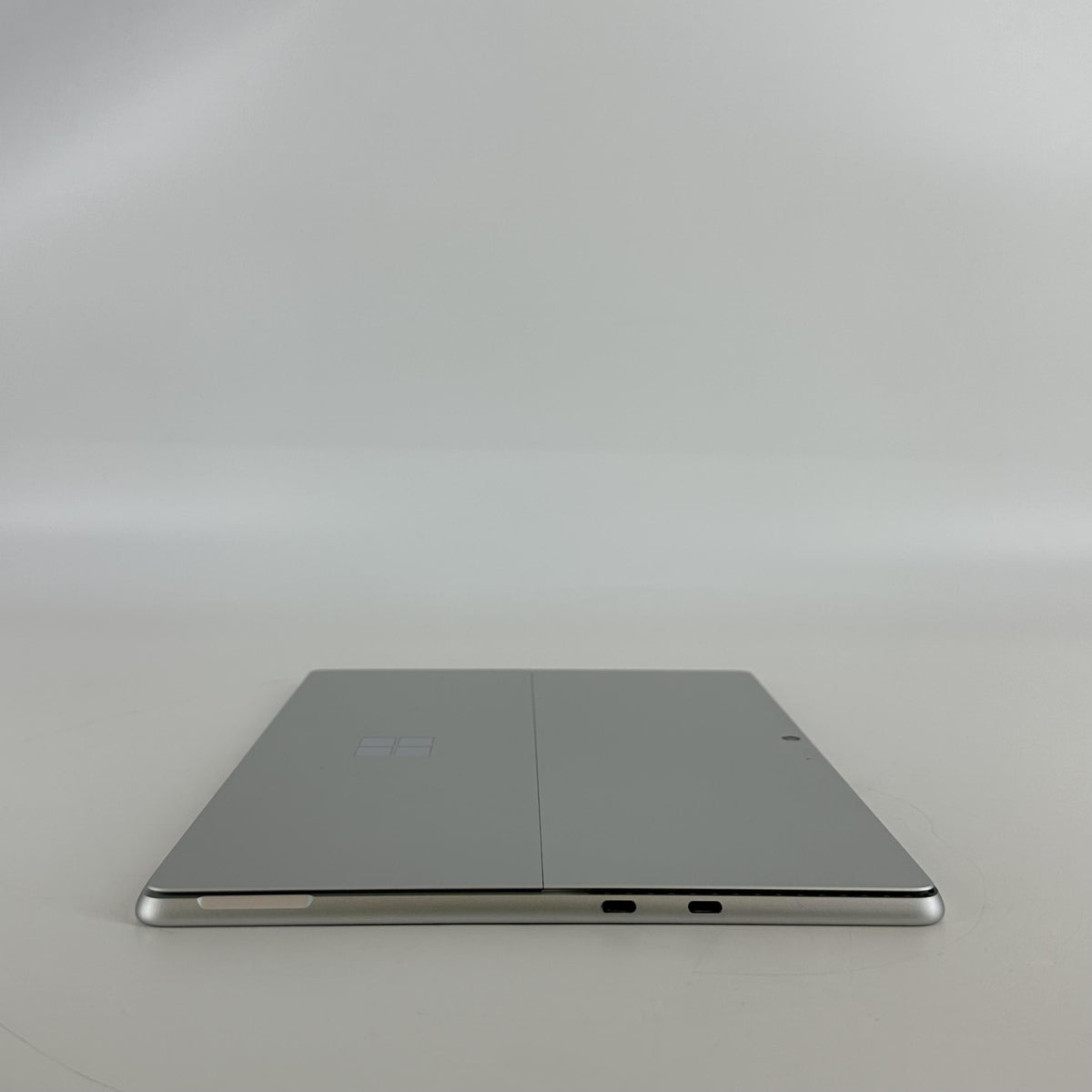 Microsoft Surface Pro 9 13 Silver WiFi 2.5 GHz Intel Core i5 12th Gen. 8GB RAM 256GB Solid State Drive