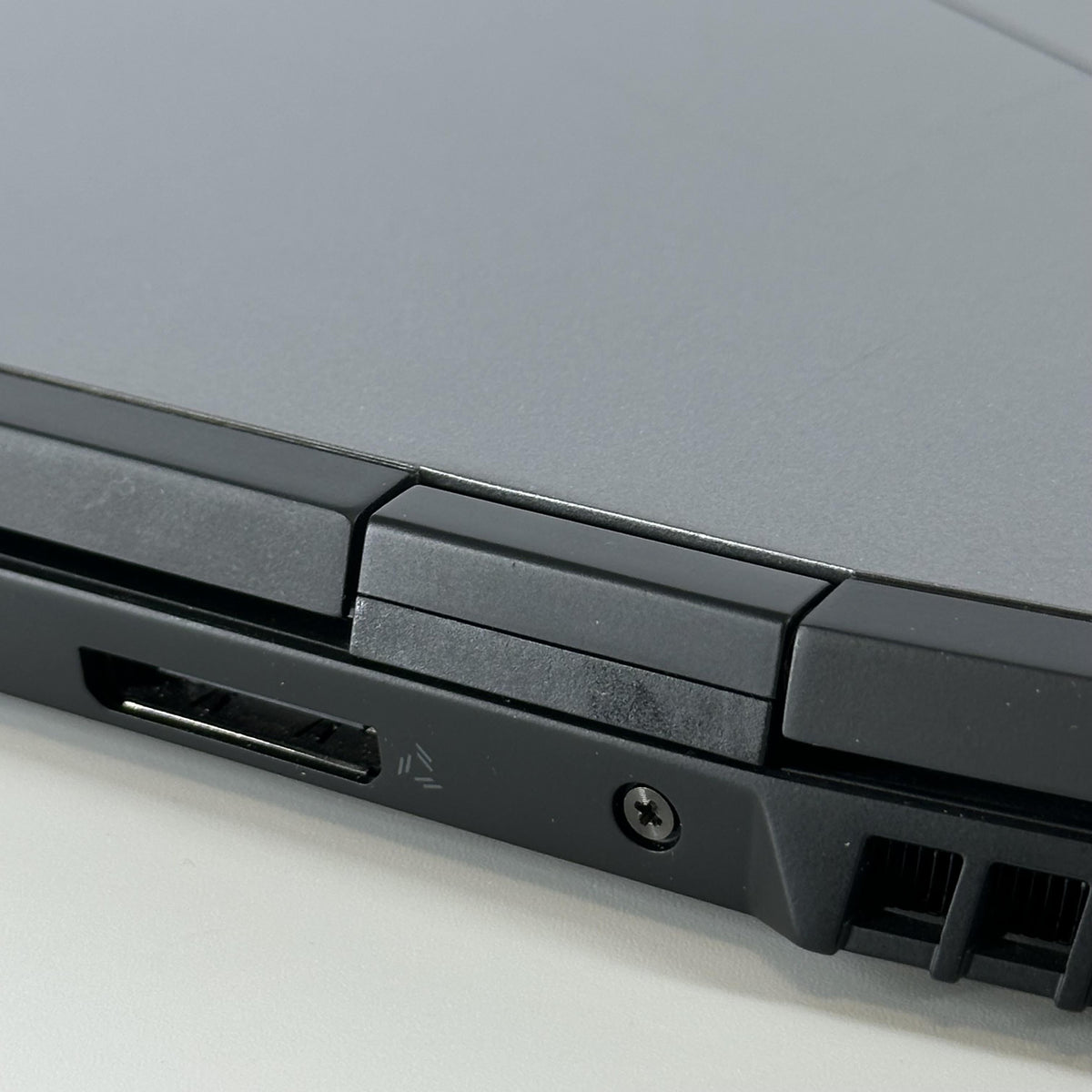 Dell Alienware M17 R1 Black 2.6 GHz Intel Core i7 9th Gen. 16GB RAM 512GB Solid State Drive NVIDIA GeForce RTX 2060 6 GB