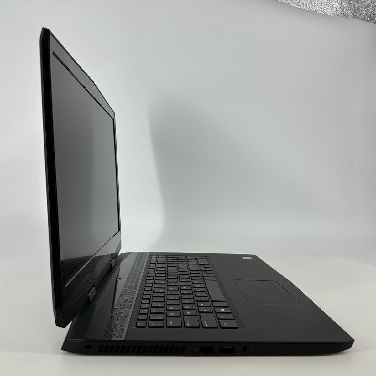 Dell Alienware M17 R1 Black 2.6 GHz Intel Core i7 9th Gen. 16GB RAM 512GB Solid State Drive NVIDIA GeForce RTX 2060 6 GB