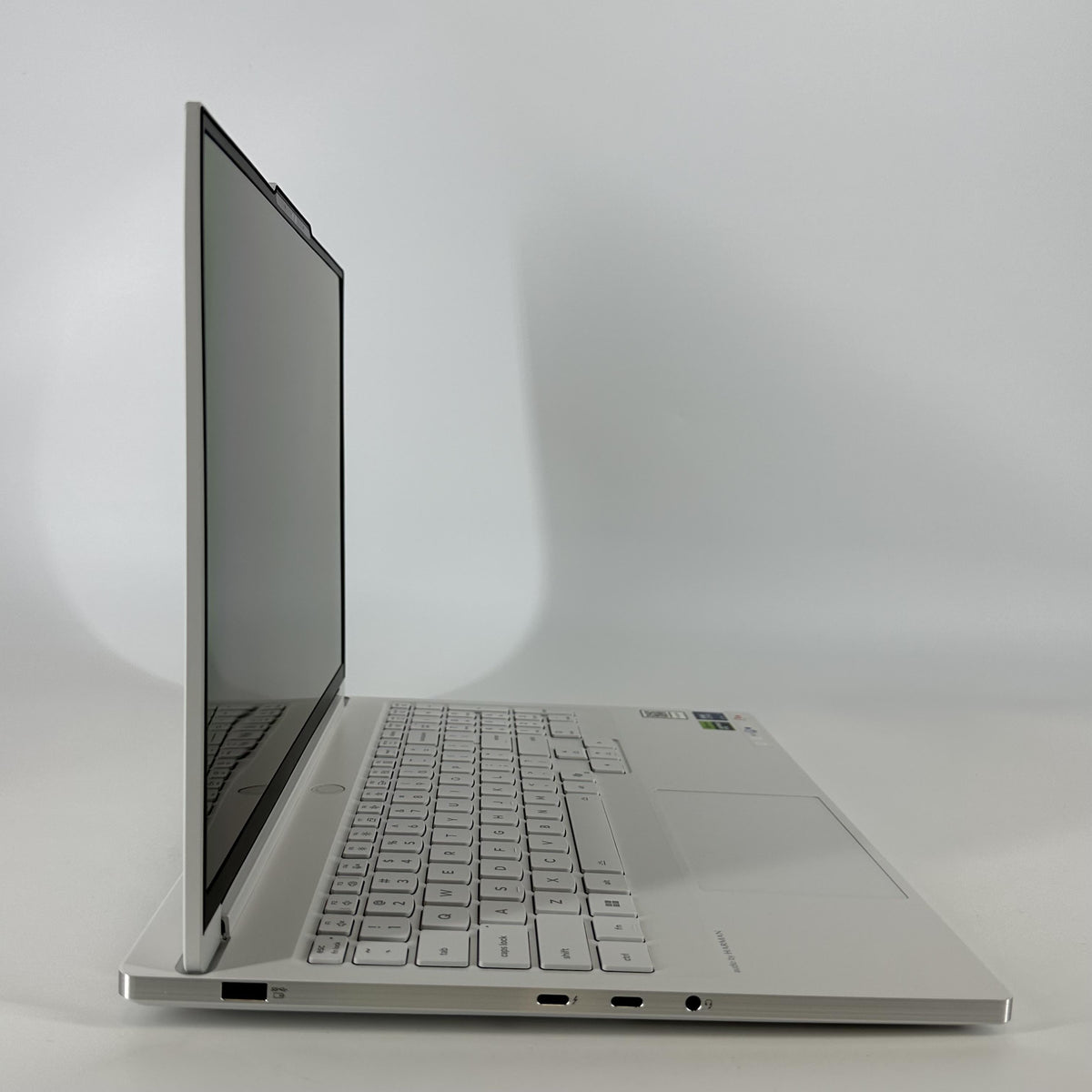 Lenovo Legion 7i Gen 10 16 White 2.4 GHz Intel Core Ultra 7 Series 2 32GB RAM 1TB Solid State Drive NVIDIA GeForce RTX 5060 8 GB