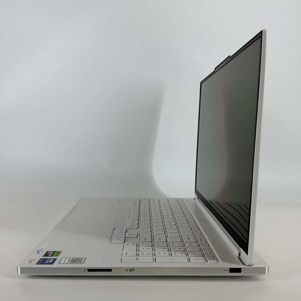 Lenovo Legion 7i Gen 10 16 White 2.4 GHz Intel Core Ultra 7 Series 2 32GB RAM 1TB Solid State Drive NVIDIA GeForce RTX 5060 8 GB