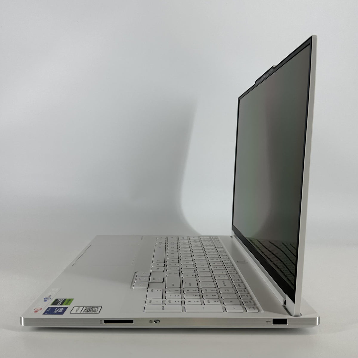 Lenovo Legion 7i Gen 10 16 White 2.4 GHz Intel Core Ultra 7 Series 2 32GB RAM 1TB Solid State Drive NVIDIA GeForce RTX 5060 8 GB
