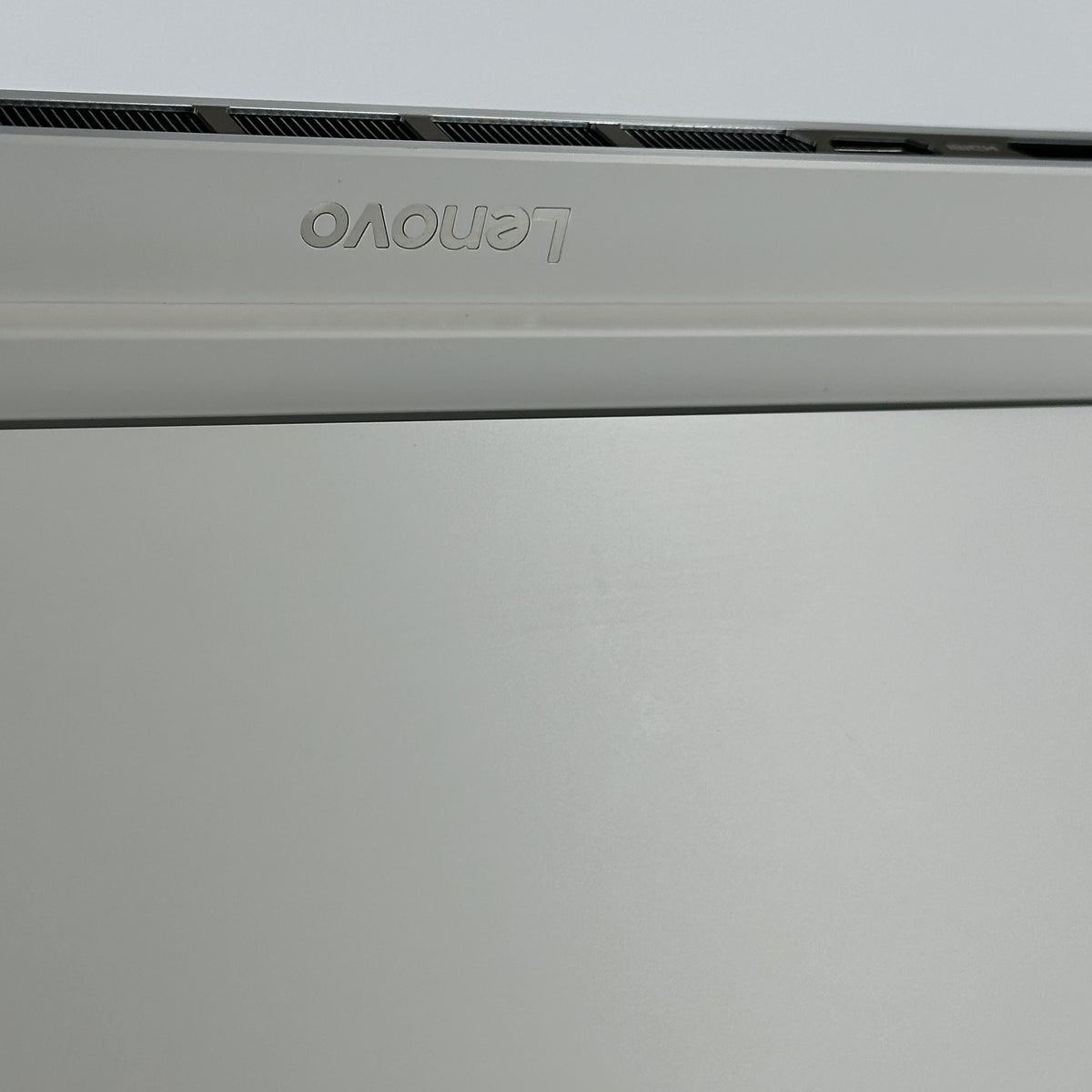Lenovo Legion 7i Gen 10 16 White 2.4 GHz Intel Core Ultra 7 Series 2 32GB RAM 1TB Solid State Drive NVIDIA GeForce RTX 5060 8 GB
