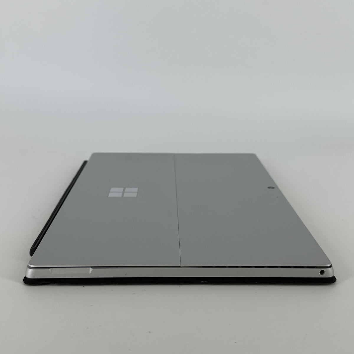 Microsoft Surface Pro 7 Plus 12.3 Silver WiFi 2.4 GHz Intel Core i5 11th Gen. 8GB RAM 128GB Solid State Drive