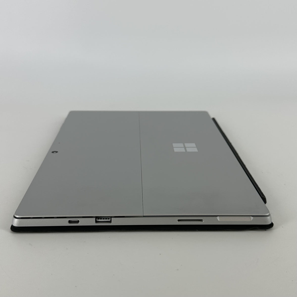 Microsoft Surface Pro 7 Plus 12.3 Silver WiFi 2.4 GHz Intel Core i5 11th Gen. 8GB RAM 128GB Solid State Drive