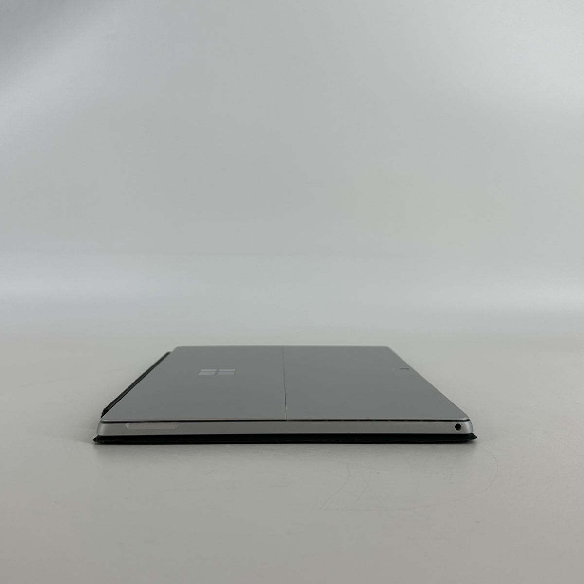 Microsoft Surface Pro 7 Plus 12.3 Silver WiFi 2.4 GHz Intel Core i5 11th Gen. 8GB RAM 128GB Solid State Drive