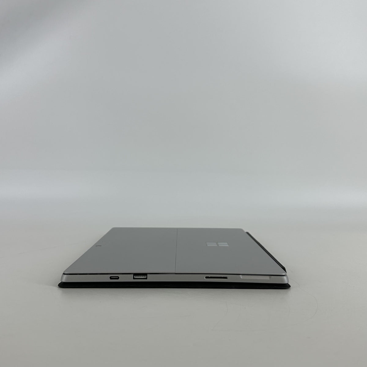 Microsoft Surface Pro 7 Plus 12.3 Silver WiFi 2.4 GHz Intel Core i5 11th Gen. 8GB RAM 128GB Solid State Drive