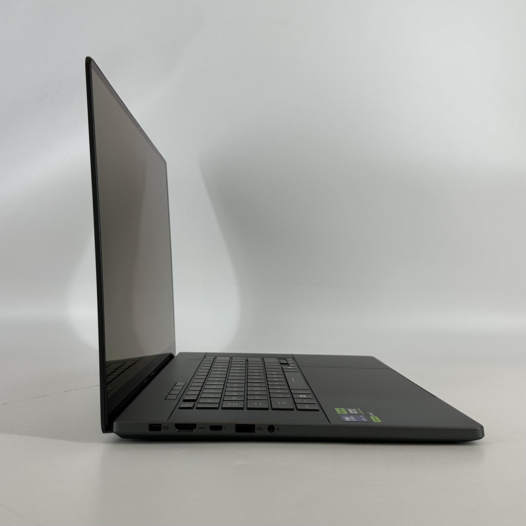 Asus ROG Zephyrus G16 GU605 16 Black 2.9 GHz Intel Core Ultra 9 Series 2 32GB RAM 2TB Solid State Drive NVIDIA GeForce RTX 5090 24 GB