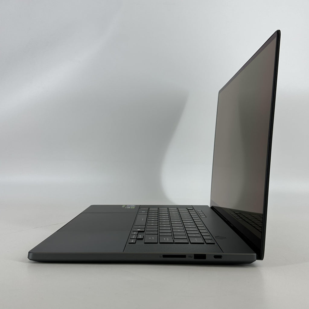 Asus ROG Zephyrus G16 GU605 16 Black 2.9 GHz Intel Core Ultra 9 Series 2 32GB RAM 2TB Solid State Drive NVIDIA GeForce RTX 5090 24 GB
