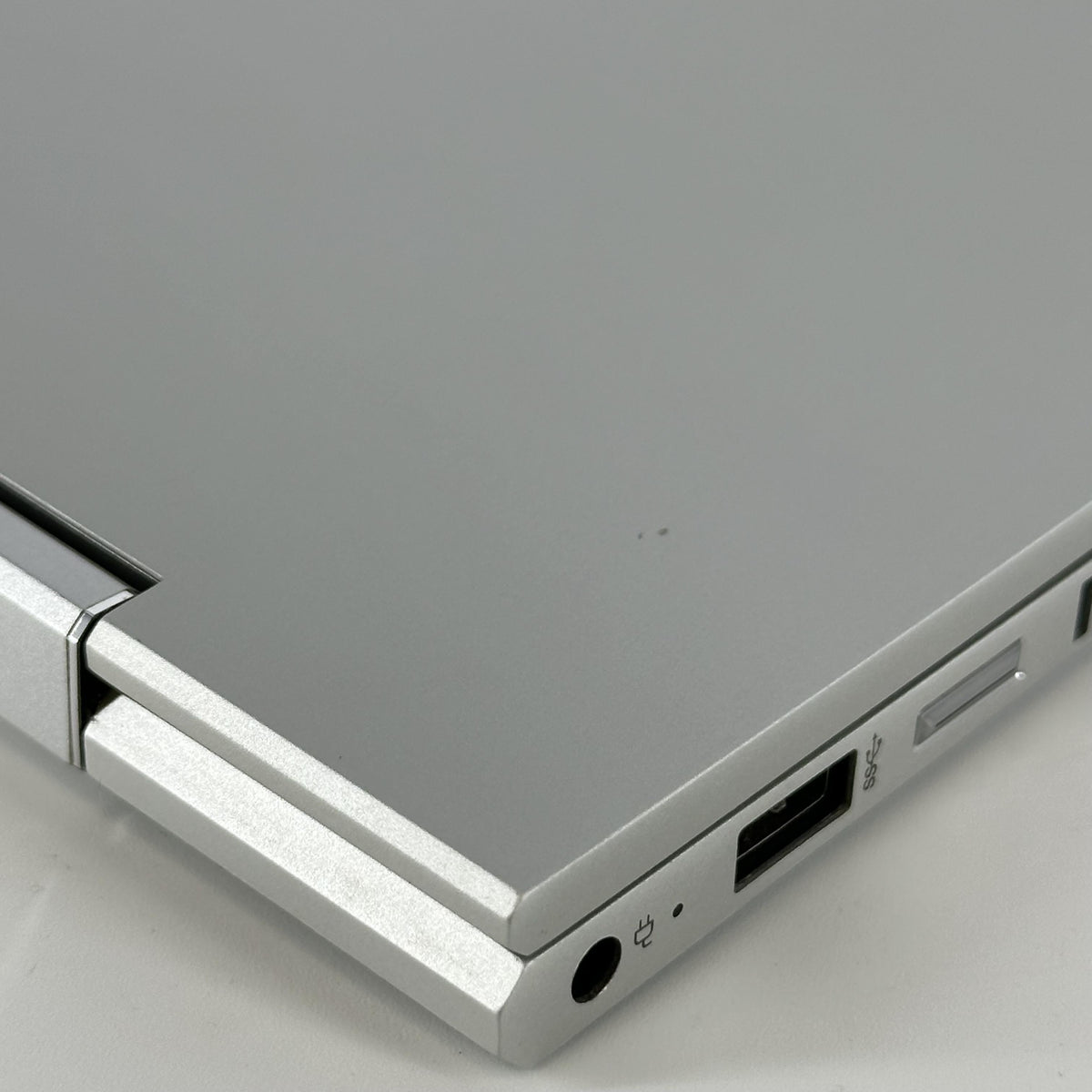 HP Envy x360 15.6 Silver 1.6 GHz Intel Core i5 8th Gen. 8GB RAM 256GB Solid State Drive