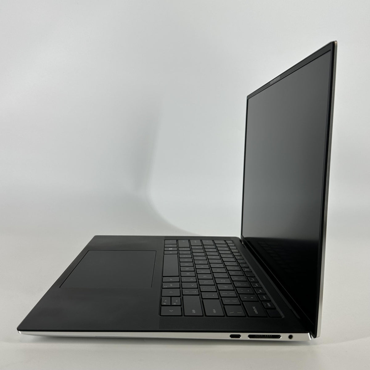 Dell XPS 15 9530 Silver 2.4 GHz Intel Core i7 13th Gen. 64GB RAM 1TB Solid State Drive NVIDIA GeForce RTX 4050 6 GB