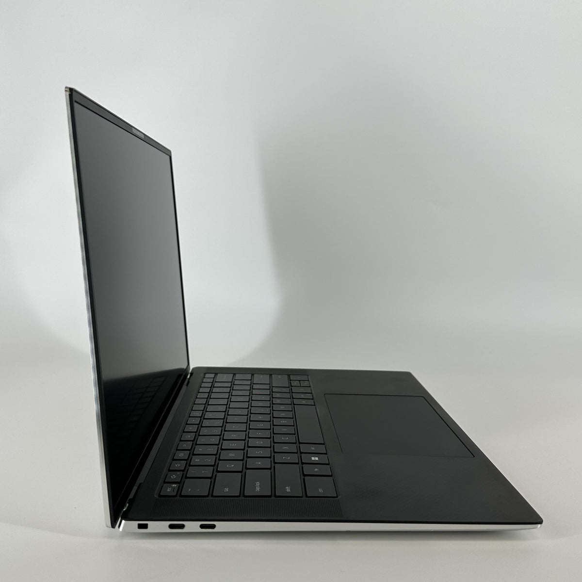 Dell XPS 15 9520 Silver 2.3 GHz Intel Core i7 12th Gen. 32GB RAM 512GB Solid State Drive NVIDIA GeForce RTX 3050 4 GB