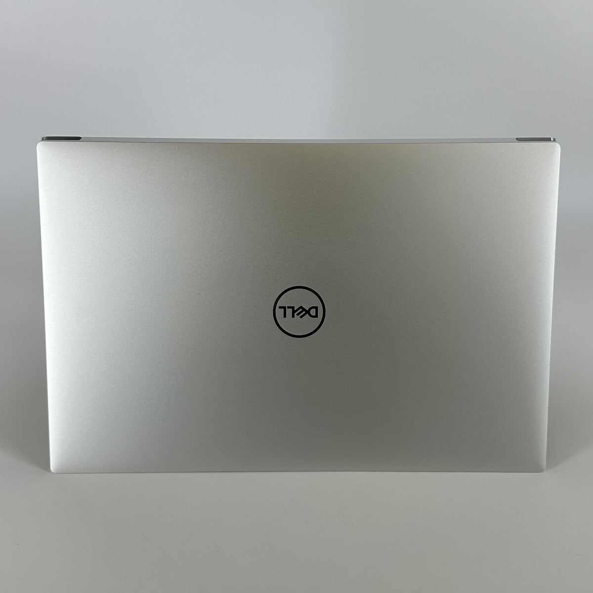 Dell XPS 15 9520 Silver 2.3 GHz Intel Core i7 12th Gen. 32GB RAM 512GB Solid State Drive NVIDIA GeForce RTX 3050 4 GB