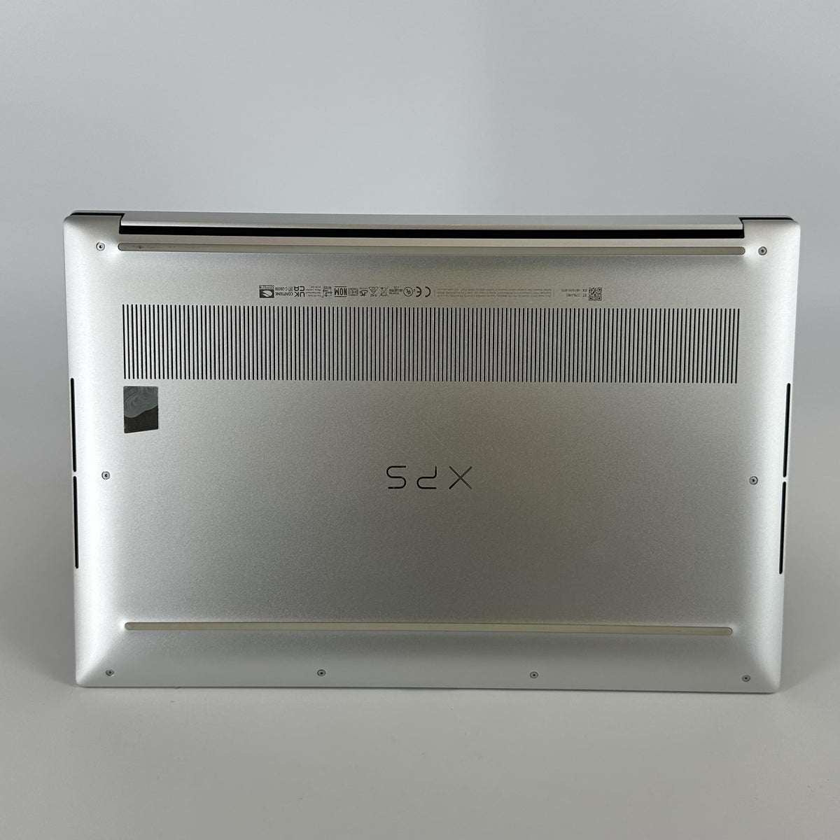 Dell XPS 15 9520 Silver 2.3 GHz Intel Core i7 12th Gen. 32GB RAM 512GB Solid State Drive NVIDIA GeForce RTX 3050 4 GB