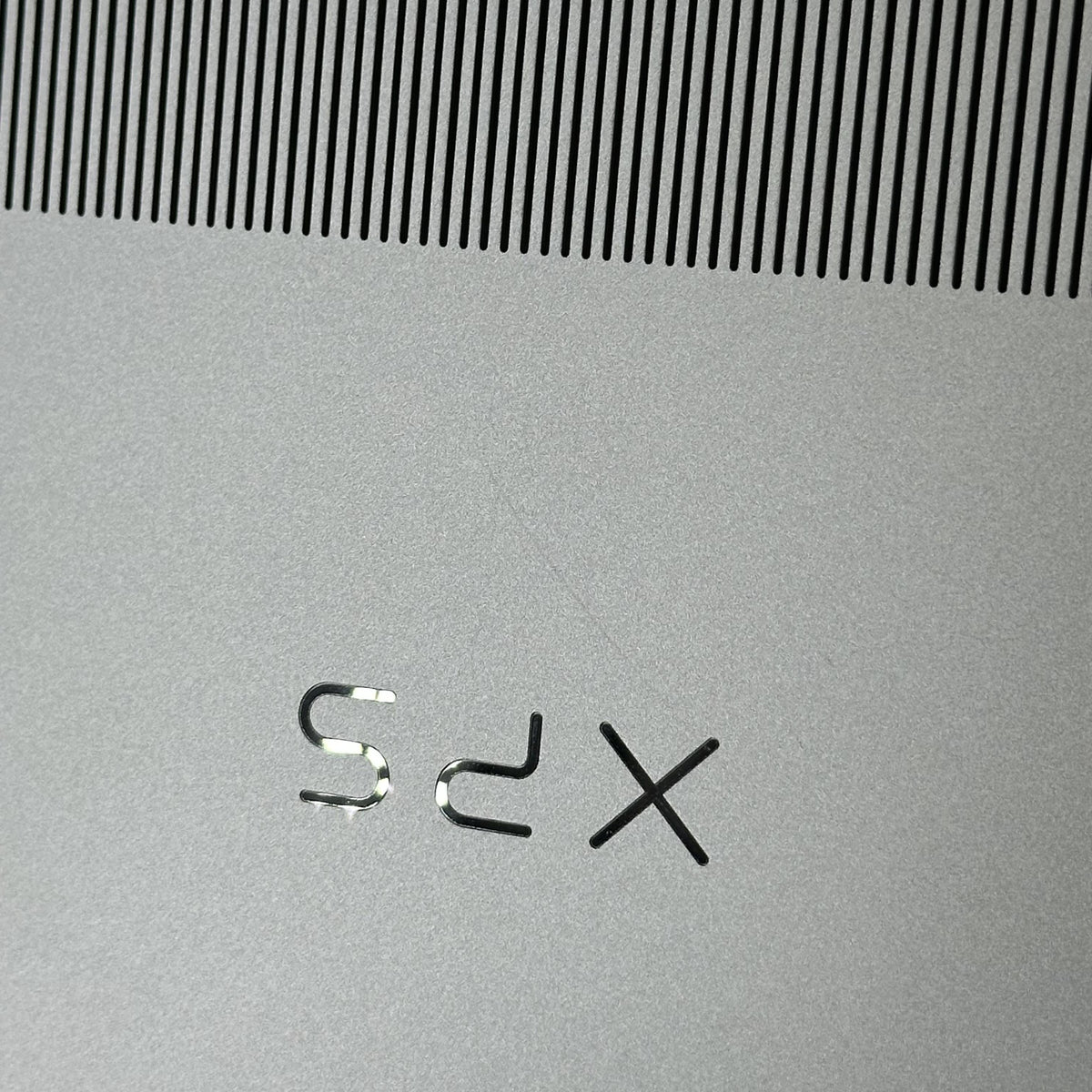 Dell XPS 15 9520 Silver 2.3 GHz Intel Core i7 12th Gen. 32GB RAM 512GB Solid State Drive NVIDIA GeForce RTX 3050 4 GB