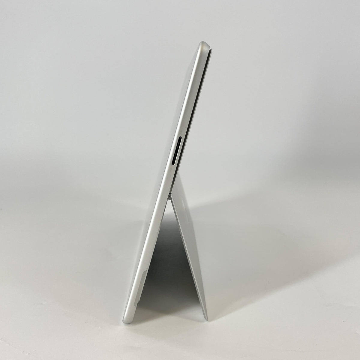 Microsoft Surface Pro 9 13 Platinum WiFi 2.7 GHz Intel Core i7 12th Gen. 16GB RAM 512GB Solid State Drive