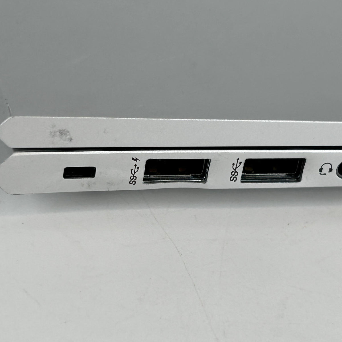 HP Elitebook 840 G8 14 Silver 3.0 GHz Intel Core i7 11th Gen. 16GB RAM 512GB Solid State Drive
