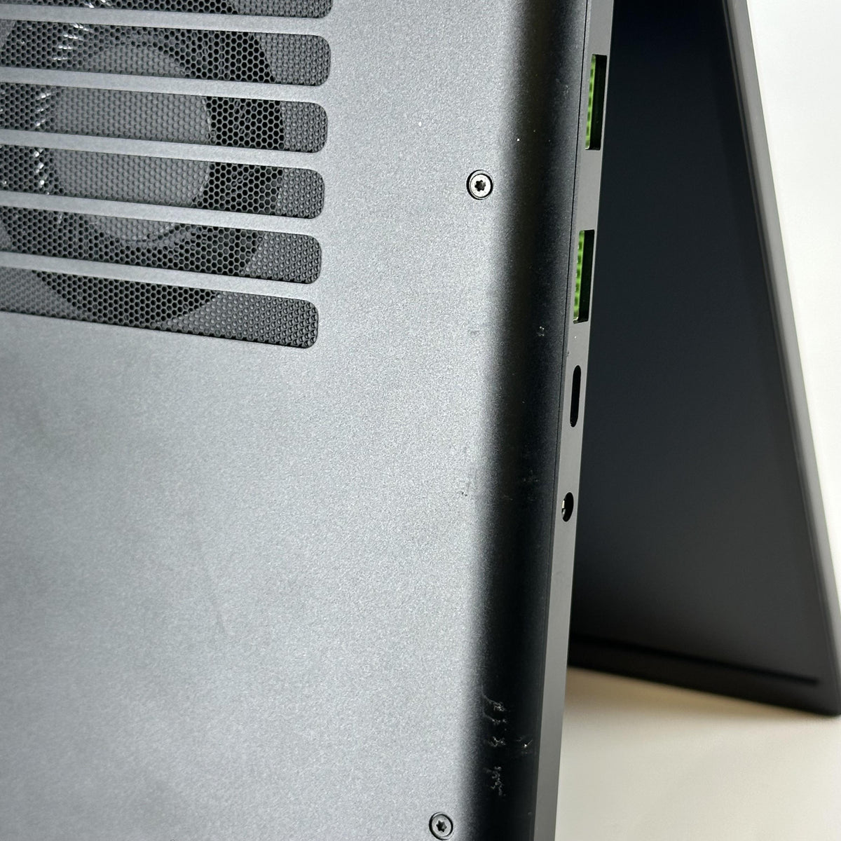 Razer Blade 18 2024 Black 2.2 GHz Intel Core i9 14th Gen. 64GB RAM 2TB Solid State Drive 2TB Solid State Drive NVIDIA GeForce RTX 4090 16 GB