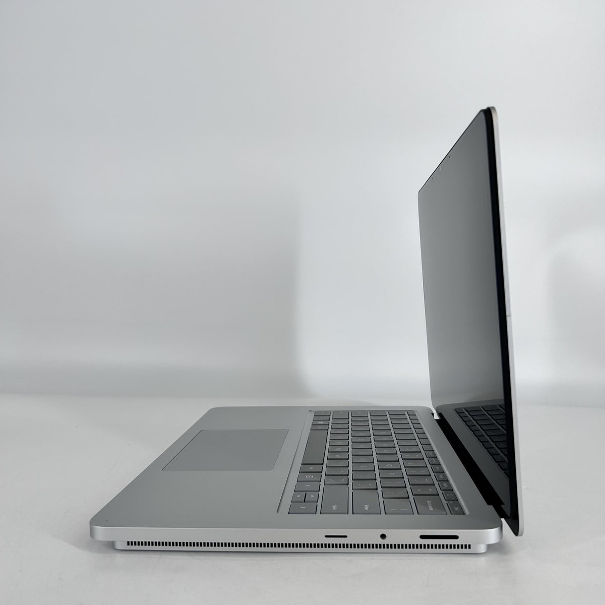 Microsoft Surface Laptop Studio 2 14.4 Silver 2.9 GHz Intel Core i7 13th Gen. 64GB RAM 2TB Solid State Drive NVIDIA GeForce RTX 4060 8 GB