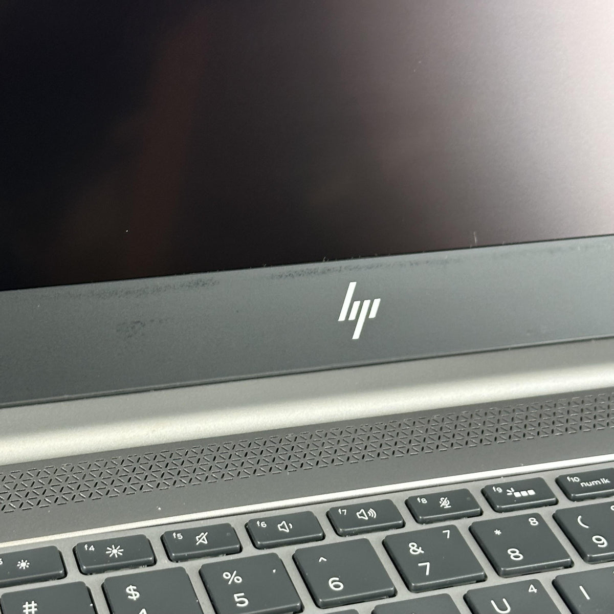 HP ZBook 14u G6 Gray 1.8 GHz Intel Core i7 8th Gen. 32GB RAM 512GB Solid State Drive AMD Radeon Pro WX3200 4 GB