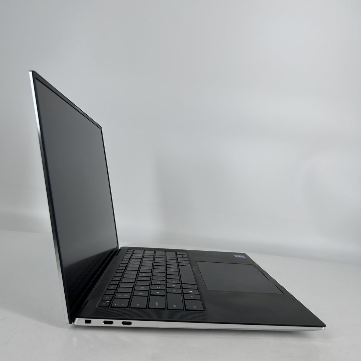 XPS 15 9510 Silver 2.3 GHz Intel Core i7 11th Gen. 16GB RAM 512GB Solid State Drive NVIDIA GeForce RTX 3050 Ti 4 GB