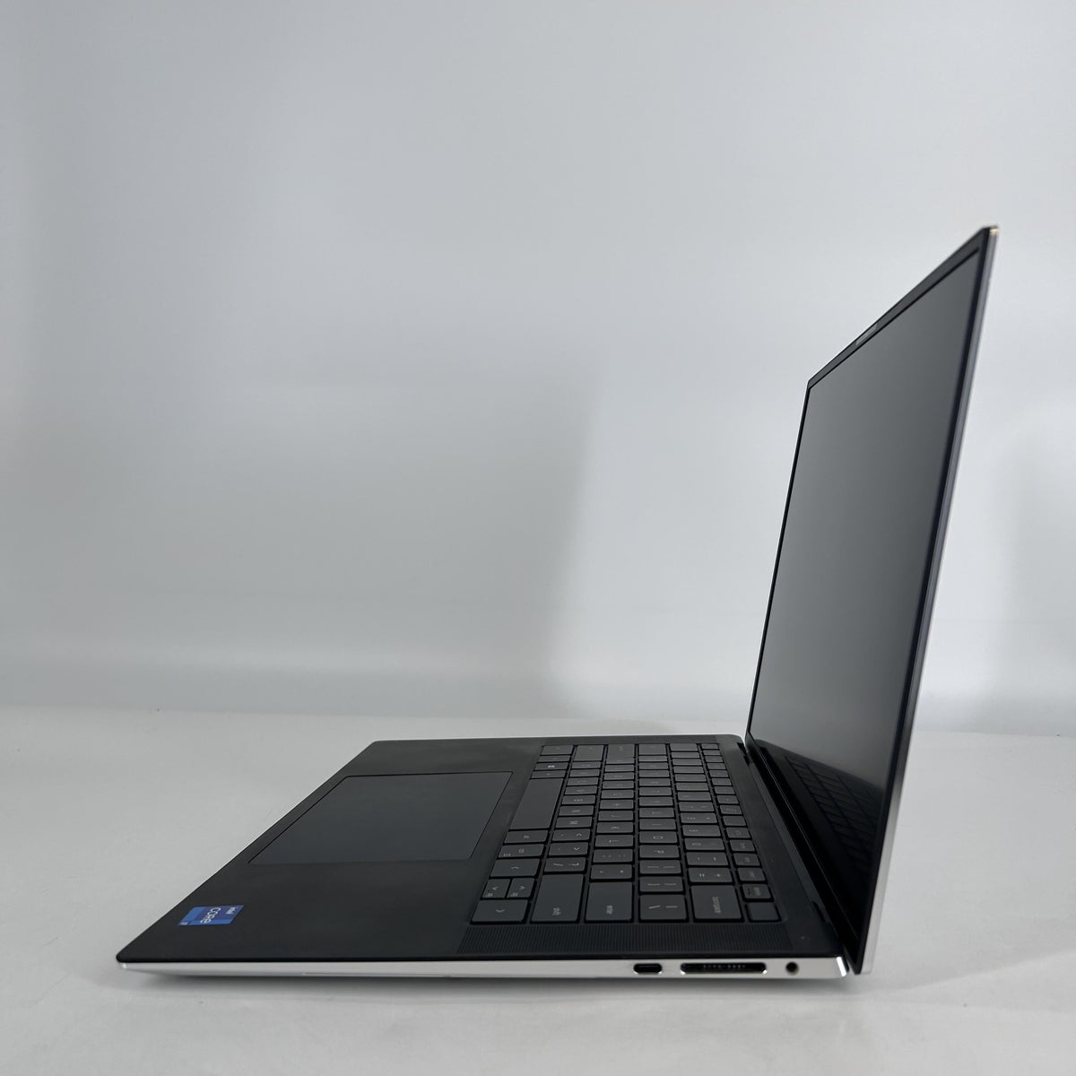 XPS 15 9510 Silver 2.3 GHz Intel Core i7 11th Gen. 16GB RAM 512GB Solid State Drive NVIDIA GeForce RTX 3050 Ti 4 GB