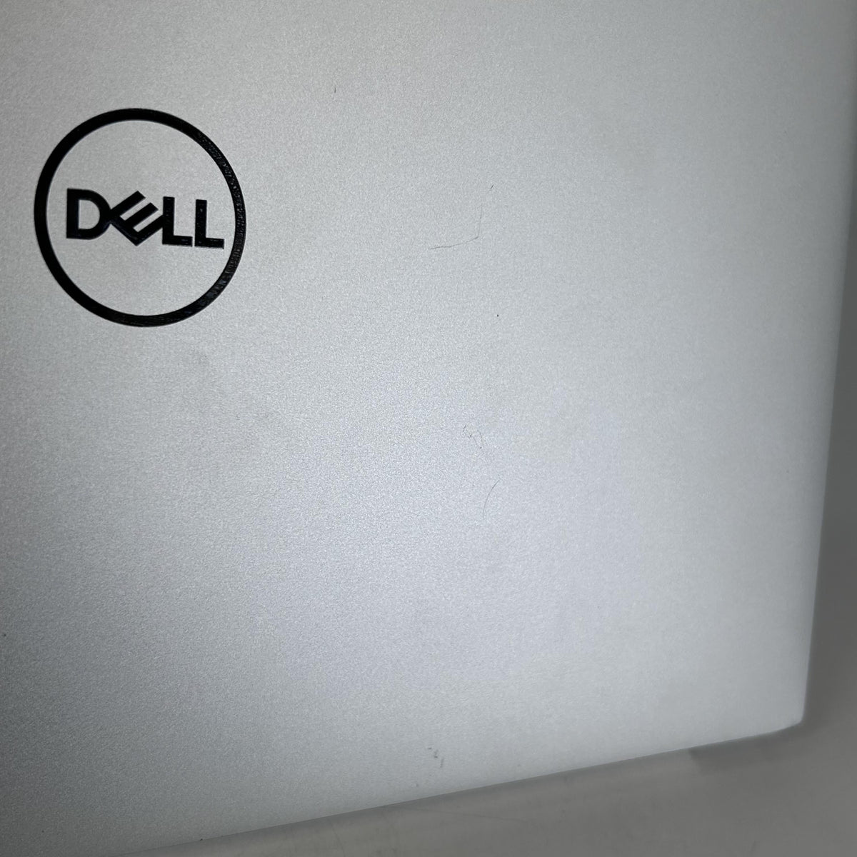 XPS 15 9510 Silver 2.3 GHz Intel Core i7 11th Gen. 16GB RAM 512GB Solid State Drive NVIDIA GeForce RTX 3050 Ti 4 GB