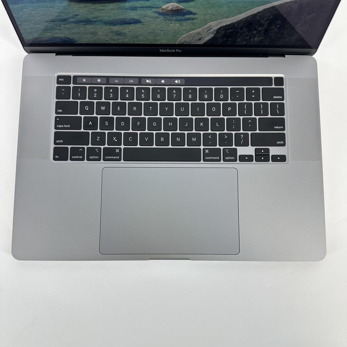 Apple MacBook Pro 16 Touch Bar 2019 Space Gray 2.4 GHz Intel Core i9 9th Gen. 32GB RAM 1TB Solid State Drive AMD Radeon Pro 5500M 8 GB