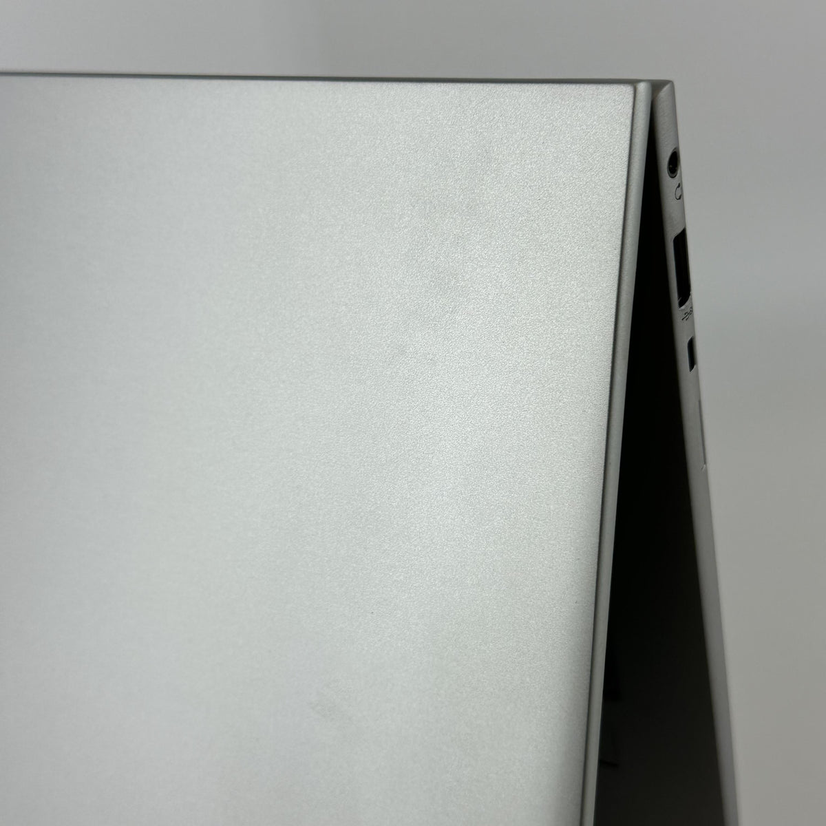 HP Elitebook 840 G10 14 Silver 1.9 GHz Intel Core i7 13th Gen. 32GB RAM 1TB Solid State Drive