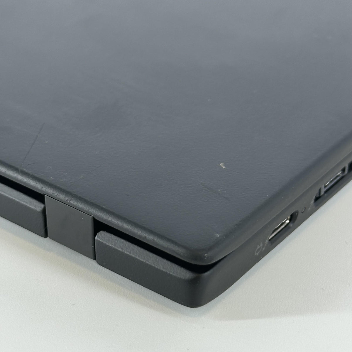 Lenovo ThinkPad X1 Carbon Gen 8 14 Black 1.7 GHz Intel Core i5 10th Gen. 16GB RAM 512GB Solid State Drive