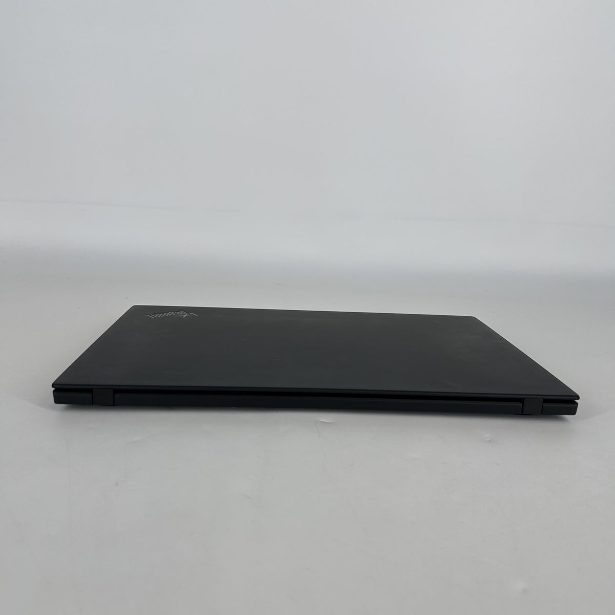 Lenovo ThinkPad X1 Carbon Gen 8 14 Black 1.8 GHz Intel Core i7 10th Gen. 16GB RAM 512GB Solid State Drive
