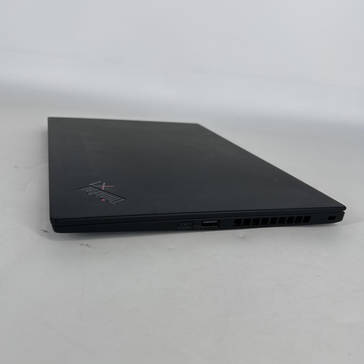 Lenovo ThinkPad X1 Carbon Gen 8 14 Black 1.8 GHz Intel Core i7 10th Gen. 16GB RAM 512GB Solid State Drive