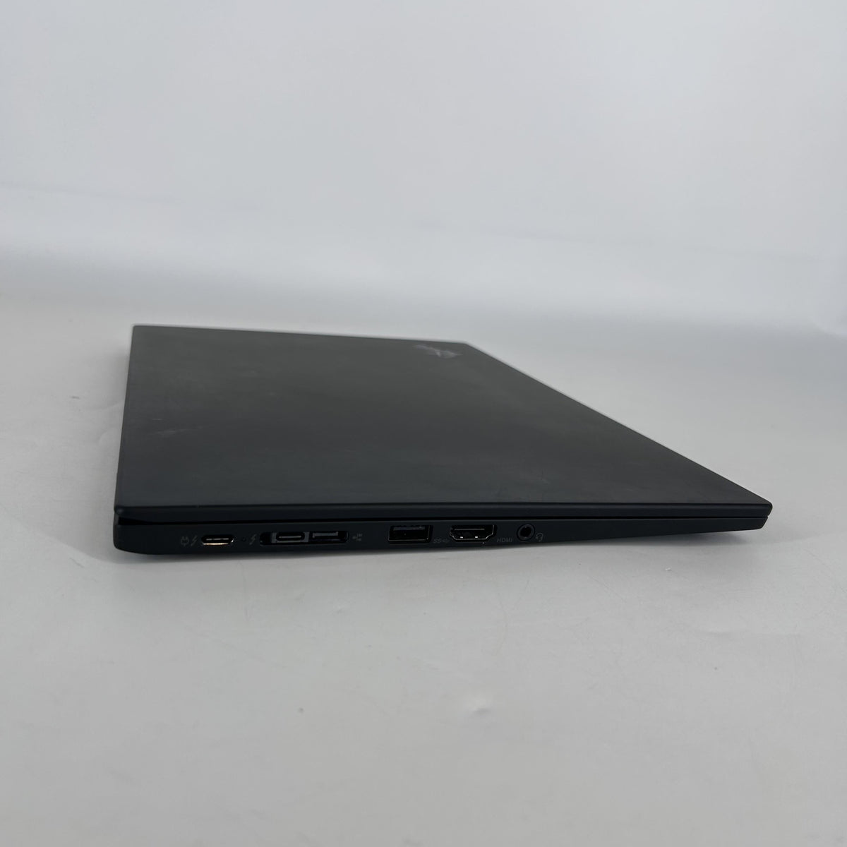 Lenovo ThinkPad X1 Carbon Gen 8 14 Black 1.8 GHz Intel Core i7 10th Gen. 16GB RAM 512GB Solid State Drive