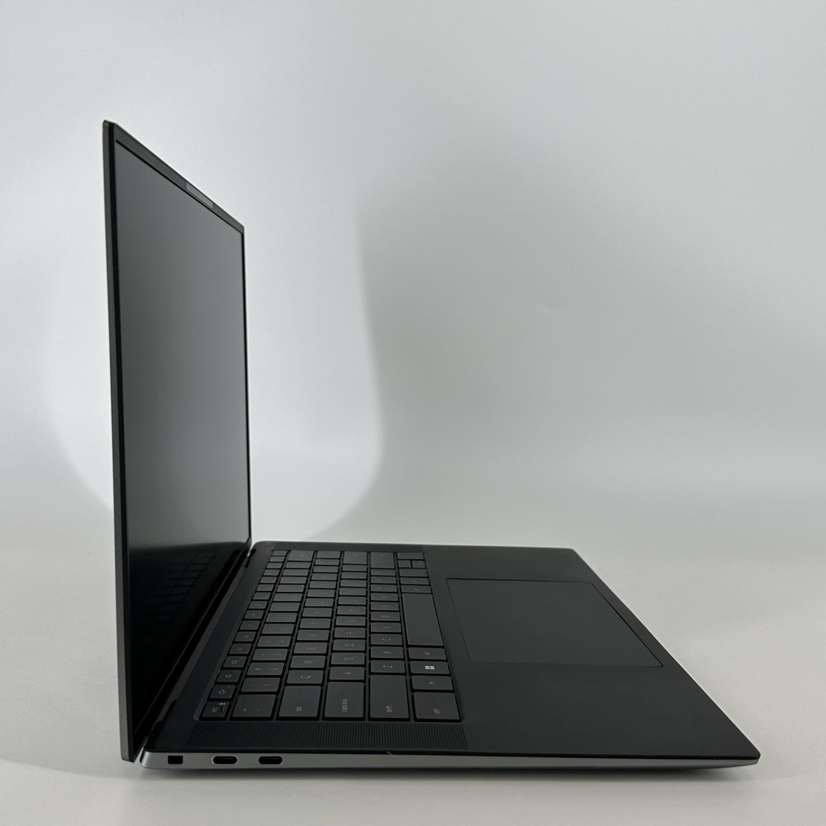 Dell Precision 5570 15.6 Gray 2.3 GHz Intel Core i7 12th Gen. 64GB RAM 512GB Solid State Drive NVIDIA RTX A1000 4 GB