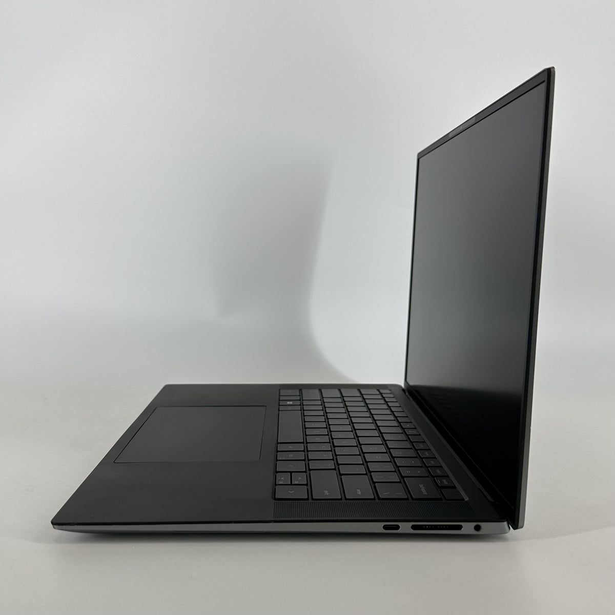 Dell Precision 5570 15.6 Gray 2.3 GHz Intel Core i7 12th Gen. 64GB RAM 512GB Solid State Drive NVIDIA RTX A1000 4 GB