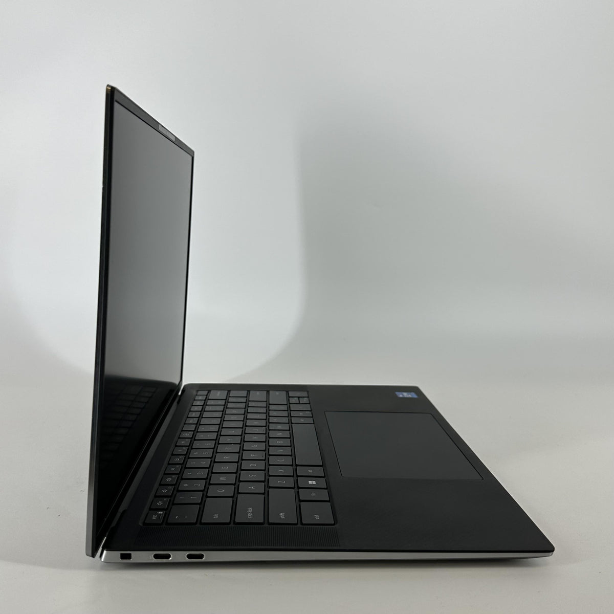 Dell Precision 5560 15.6 Gray 2.5 GHz Intel Core i7 11th Gen. 32GB RAM 1TB Solid State Drive NVIDIA RTX A2000 4 GB
