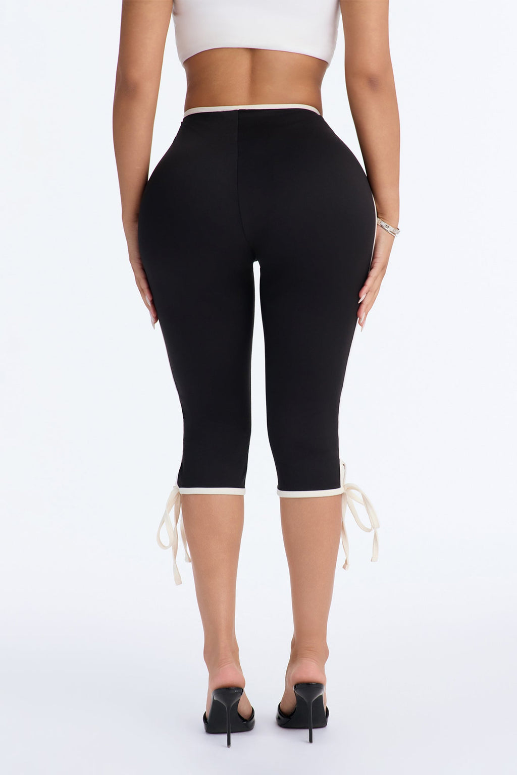 Scout Low Rise Contrast Side Tie Capri Leggings - Black/White